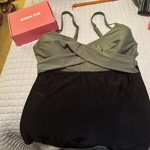 Aqua Eve Tankini top black and olive green. Size XL